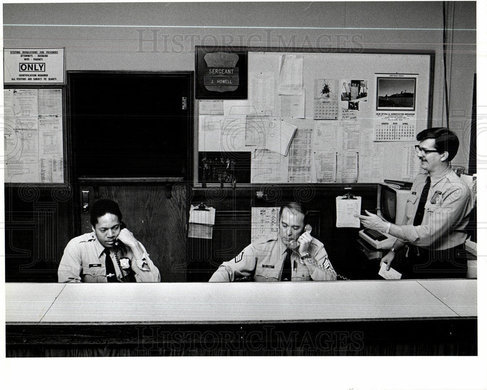 1979 Press Photo Police Precinct Front Desk - Historic Images