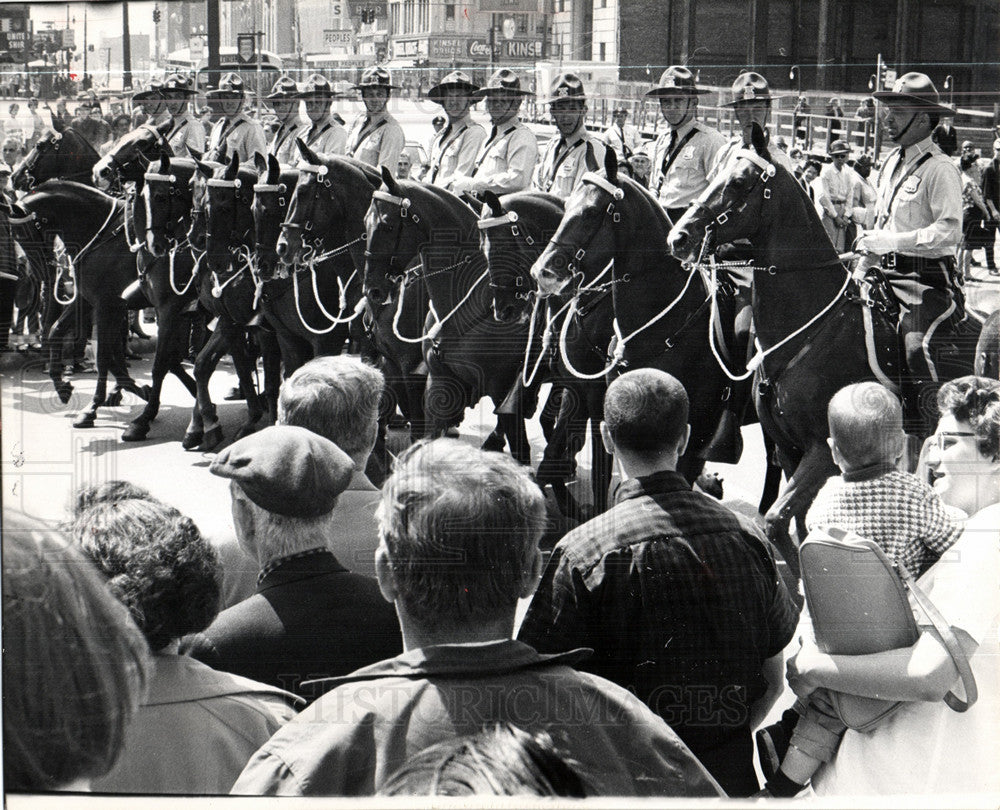 1963 Press Photo Mounted police horseback Patrols - Historic Images