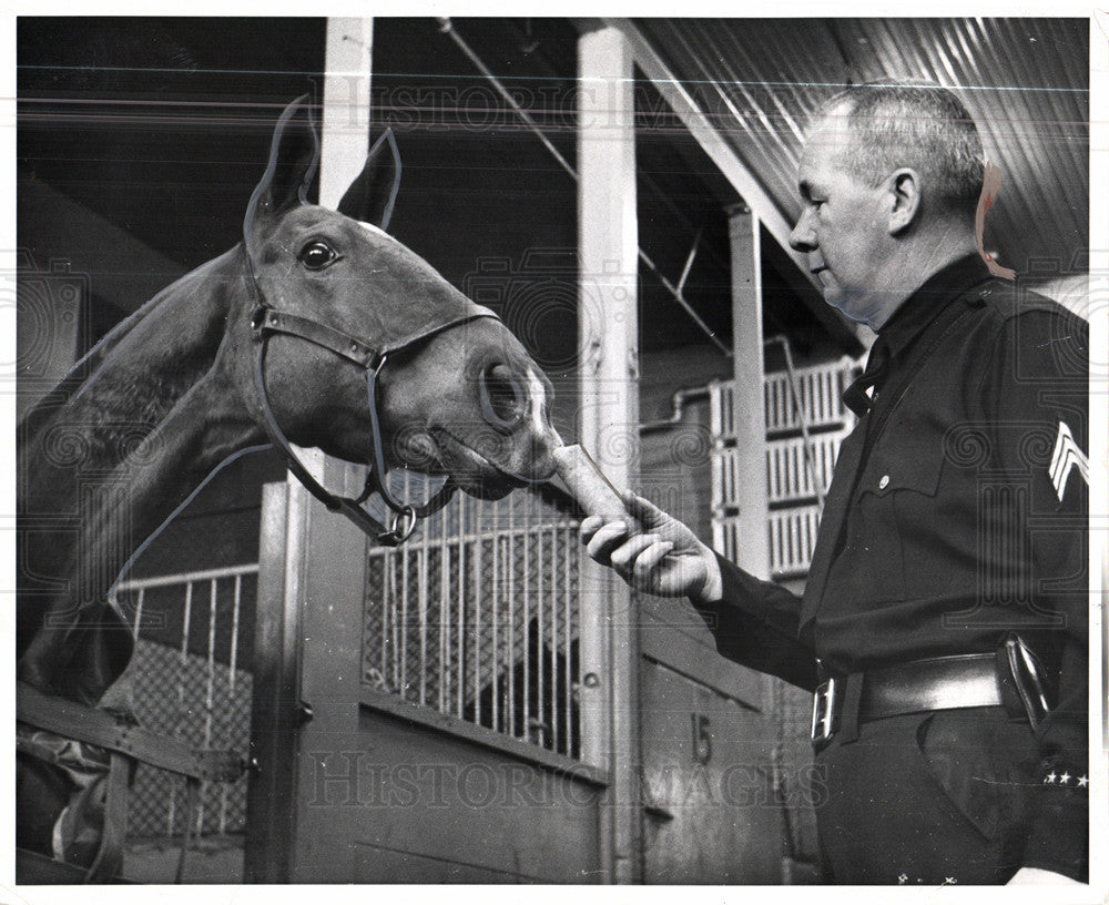 1963 Press Photo Police Sergeant  Mount Holiday Horse - Historic Images