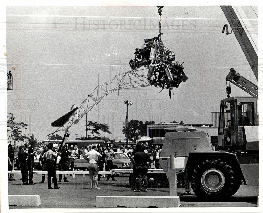 1974 Press Photo Copter, Wreckage - Historic Images