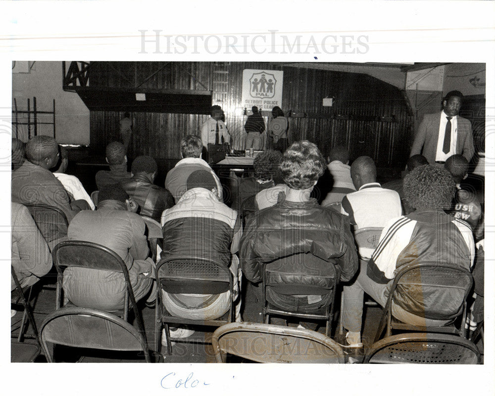 1986 Press Photo youth curfiew violation police law - Historic Images