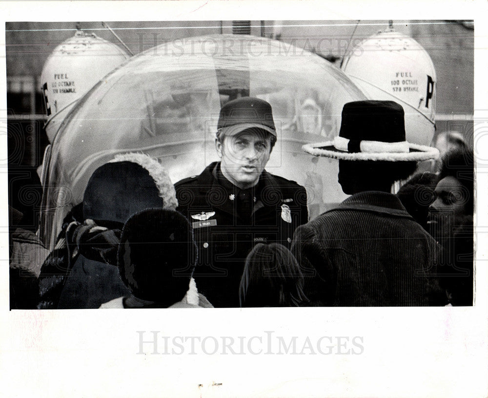 1974 Press Photo Police Community Relations - Historic Images