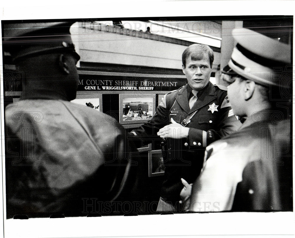 1991 Press Photo sheriff police student community law - Historic Images