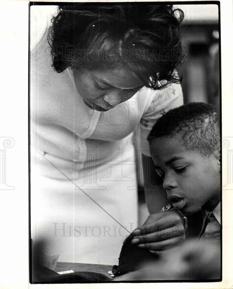 1972 Press Photo Puppet Making Martis Bennett - Historic Images