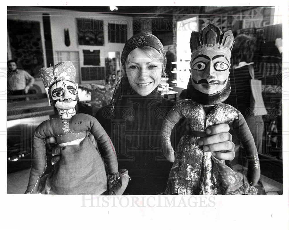 1977 Press Photo Baobab hindu puppet mary jane happy - Historic Images