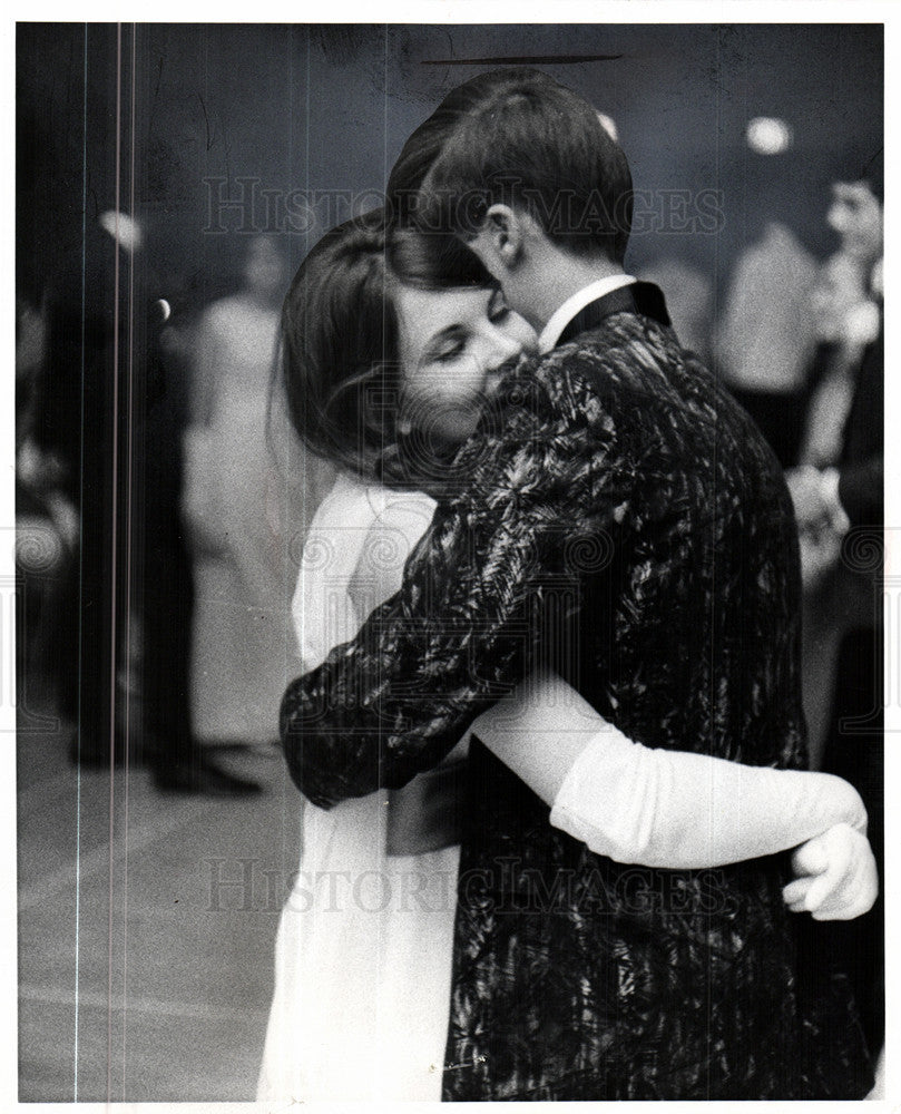 1969 Press Photo Prom couple - Historic Images