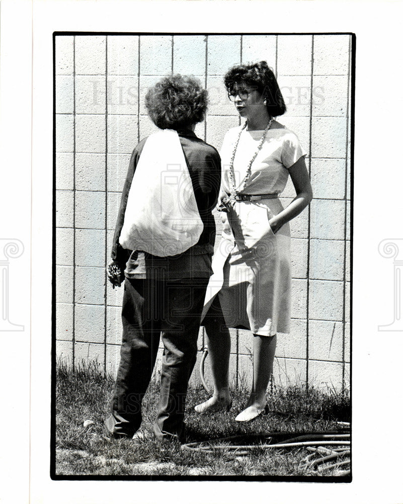 1985 Press Photo Sherry Burt camp supervisor inmate - Historic Images