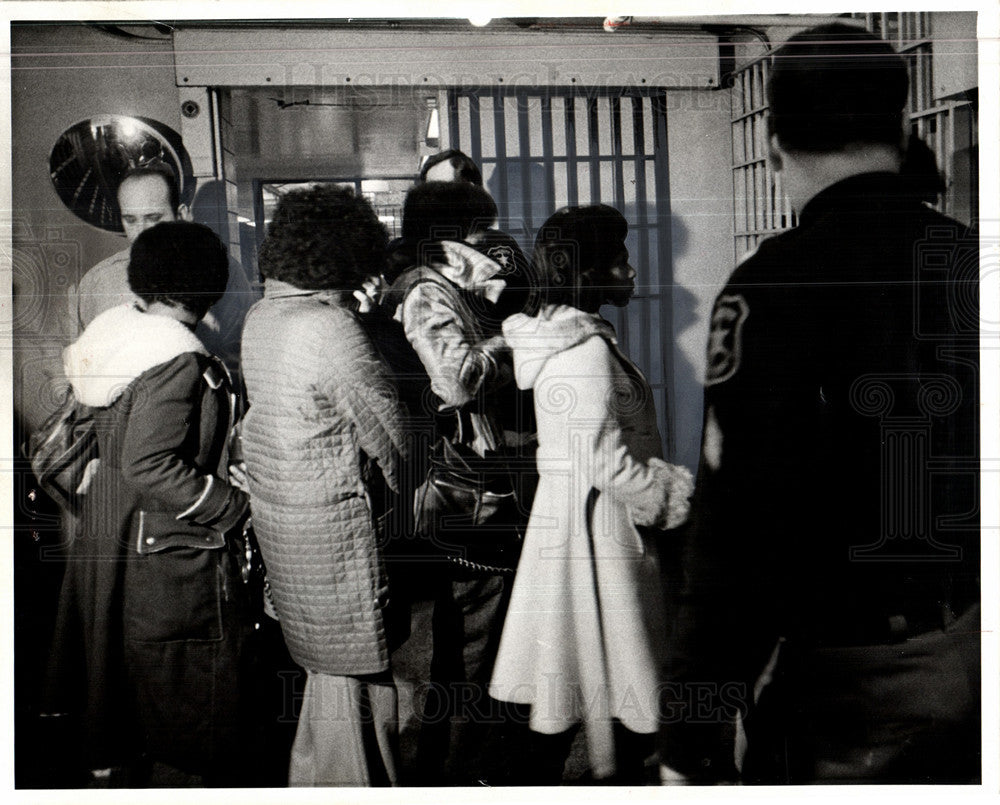 1976 Press Photo Prison Crime Freedom Punish Police - Historic Images