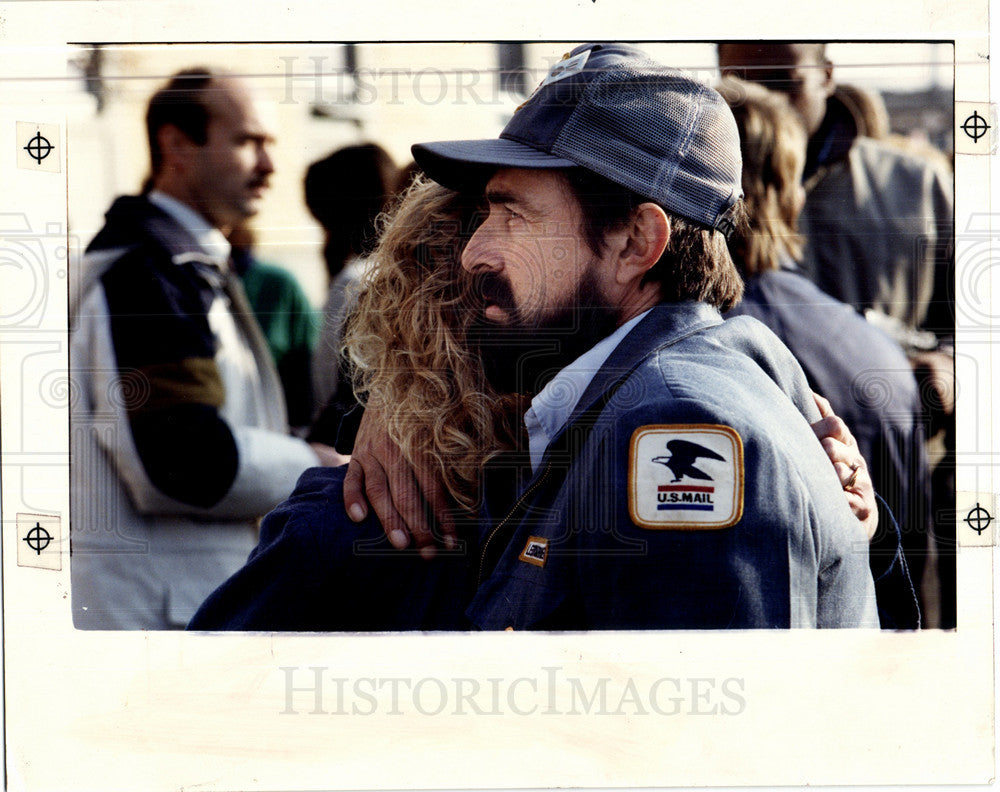 1991 Press Photo Larry Arseneau  Royal Oak post office - Historic Images