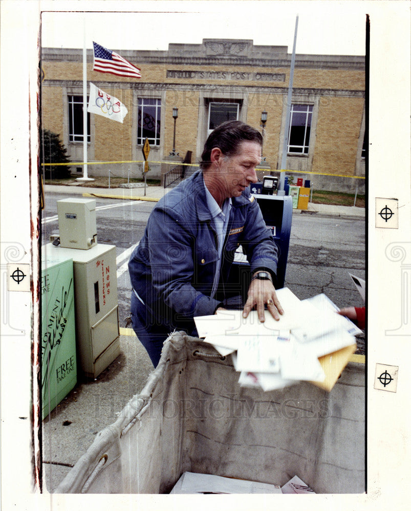 1991 Press Photo shooting spree Royal Oak Post Office - Historic Images