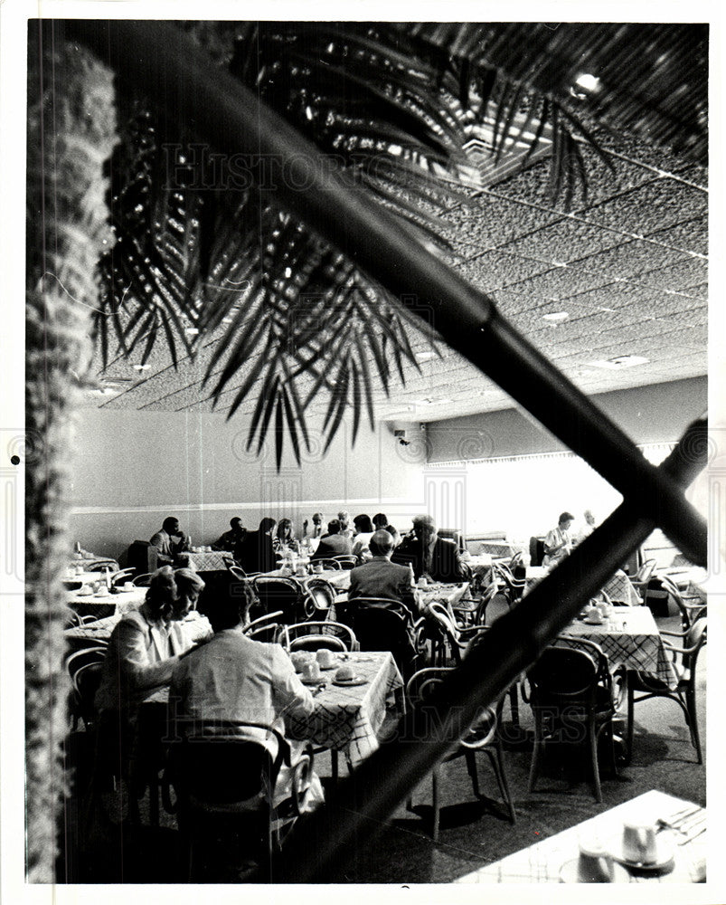 1985 Press Photo Roti Hut - Historic Images