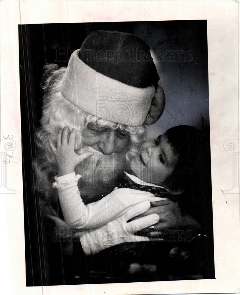 1973 Press Photo Santa Claus Little Girls - Historic Images