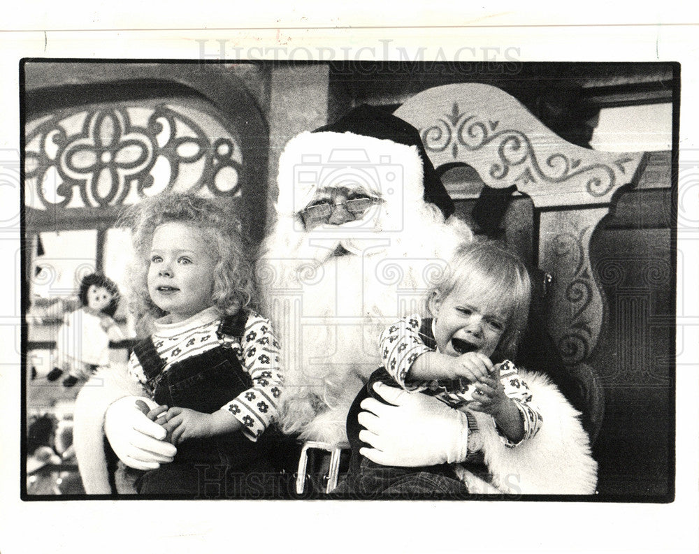 1987 Press Photo Santa kids Christmas toys smiles - Historic Images