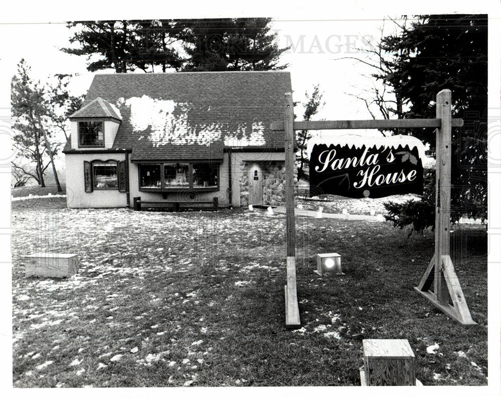 1992 Press Photo Santa's house in Midland - Historic Images