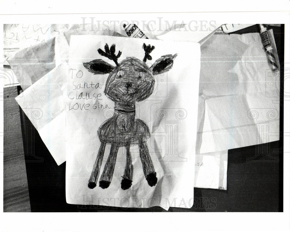 1992 Press Photo Santa gifts - Historic Images