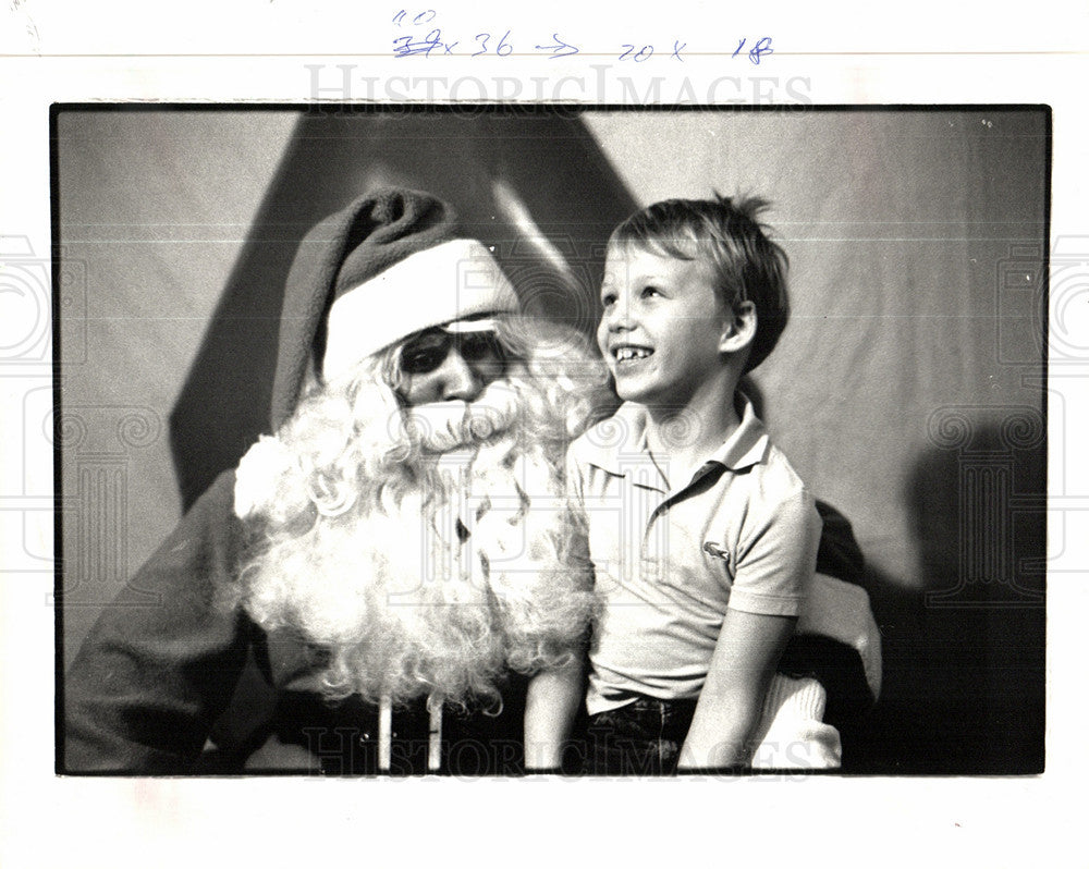 1987 Press Photo Santa Claus mythological christmas - Historic Images
