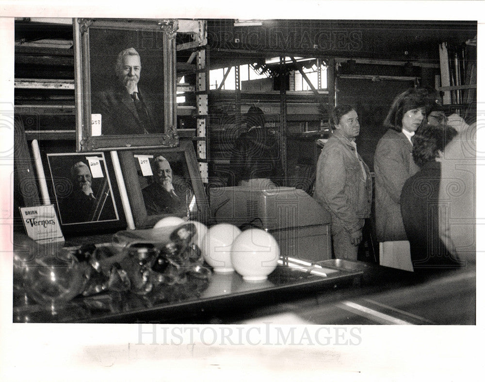 1990 Press Photo Fred Sanders Confectionary Detroit - Historic Images