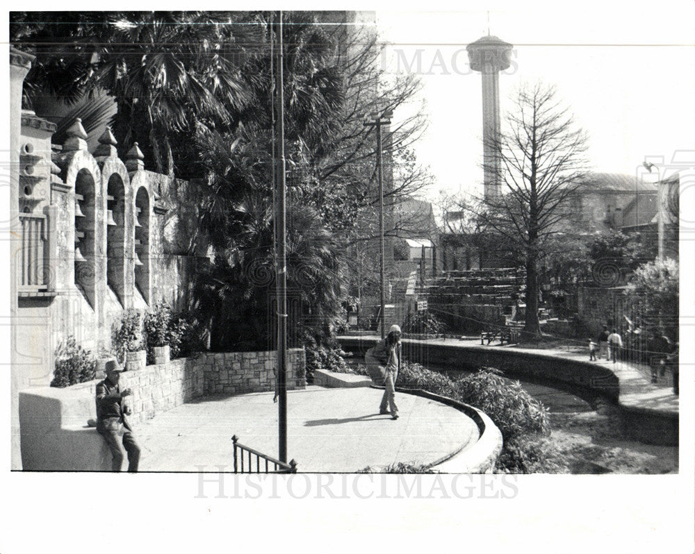 1983 Press Photo River Walk Tower of Americas Texas - Historic Images