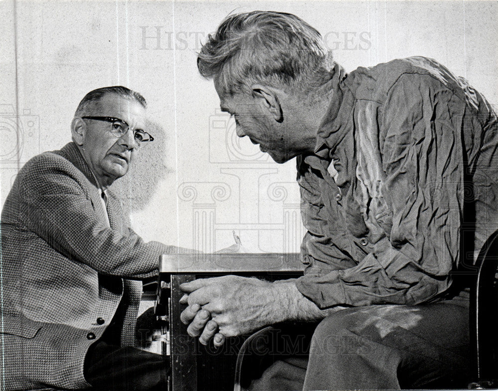 1956 Press Photo interview - Historic Images