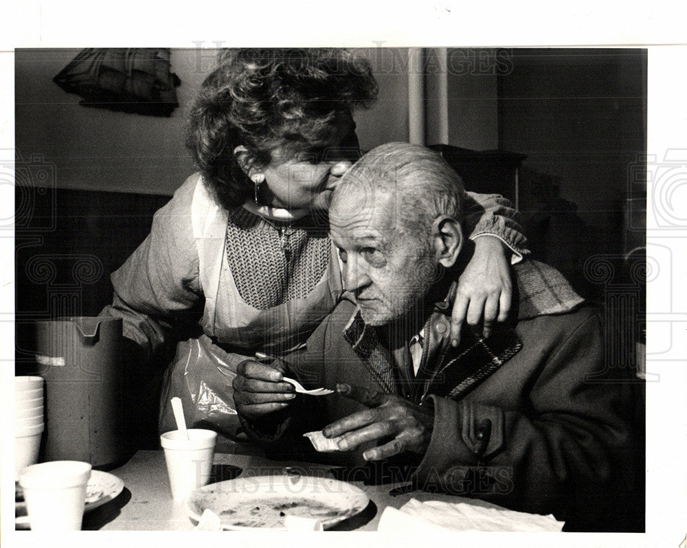 1987 Press Photo Thanksgiving Mary Jane Gozda needy - Historic Images