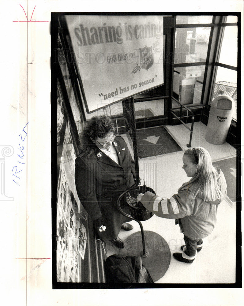 1990 Press Photo Bell Linger, Salvation Army - Historic Images