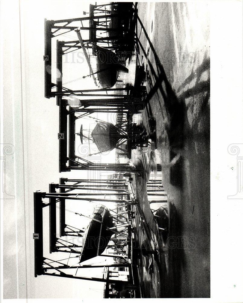 1986 Press Photo three boats await storage - Historic Images