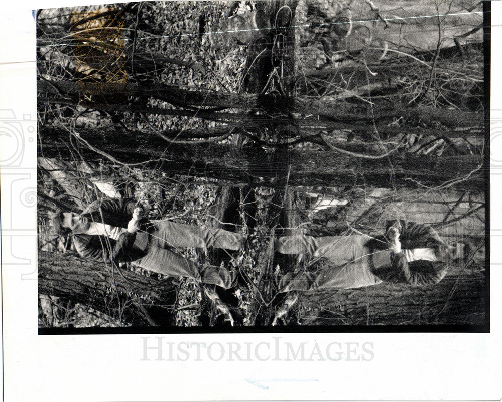 1989 Press Photo Tom Nelson salamander trap Waterford - Historic Images