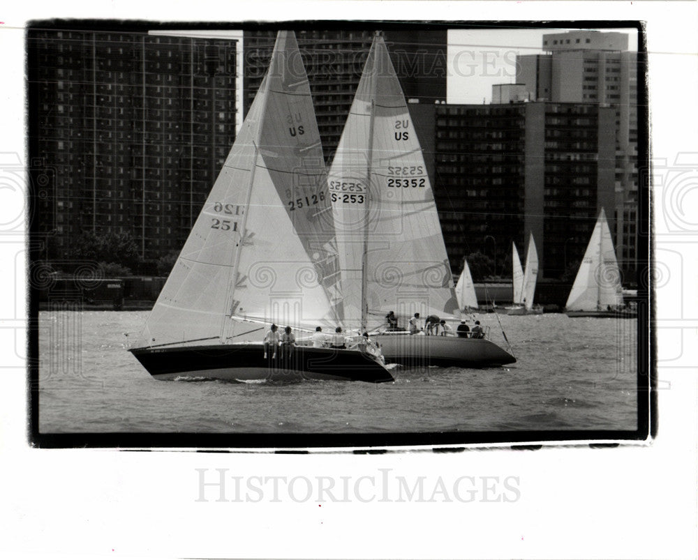 1989 Press Photo Detroit River Sailboat Boat Hart Plaza - Historic Images