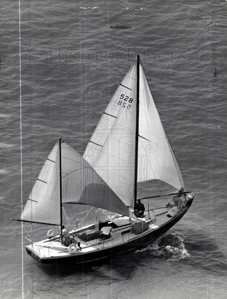 1959 Press Photo Sailing Charles Parker Feather - Historic Images