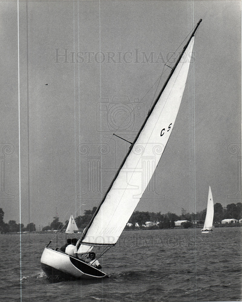1985 Press Photo Sailboat Sailing - Historic Images