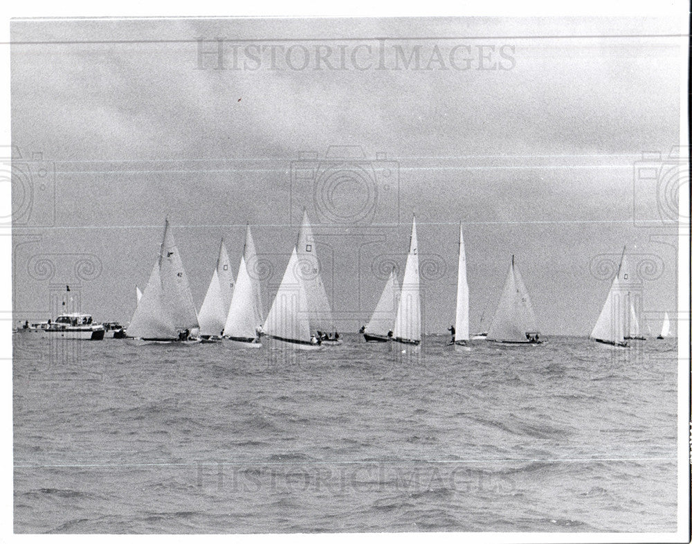 Press Photo Sailing regatta sailboats - Historic Images