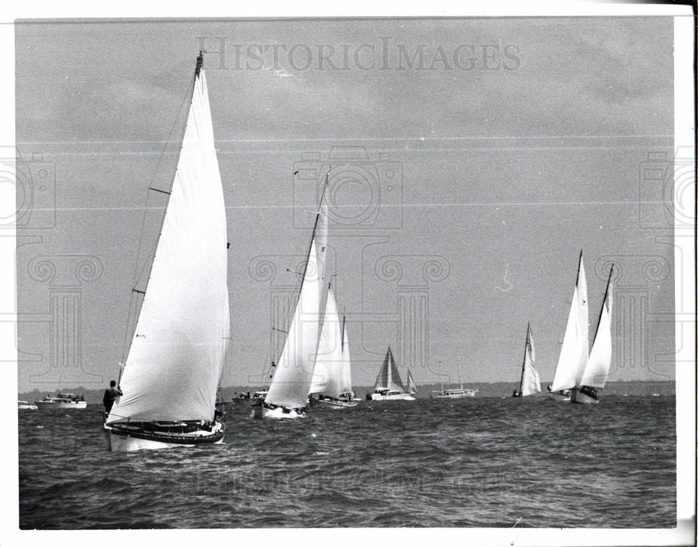 1959 Press Photo B Start Sailing - Historic Images