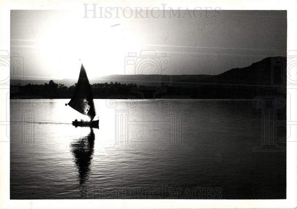 1979 Press Photo Sunset Theban felucca sailing Nile - Historic Images