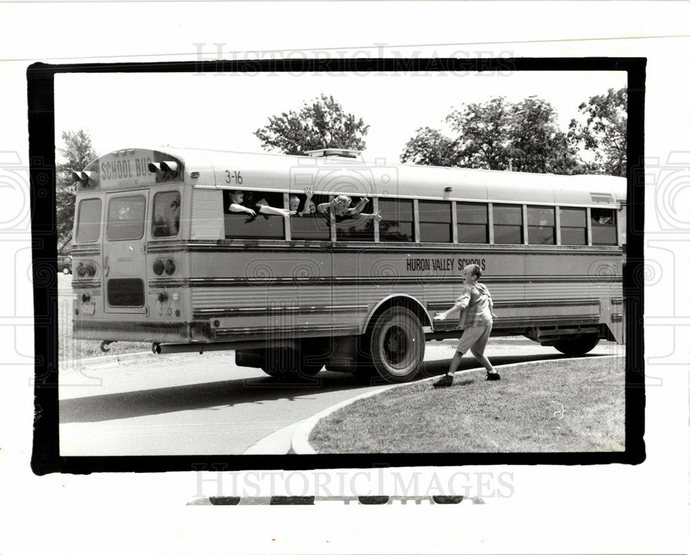 1988 Press Photo School Bus student transport: - Historic Images