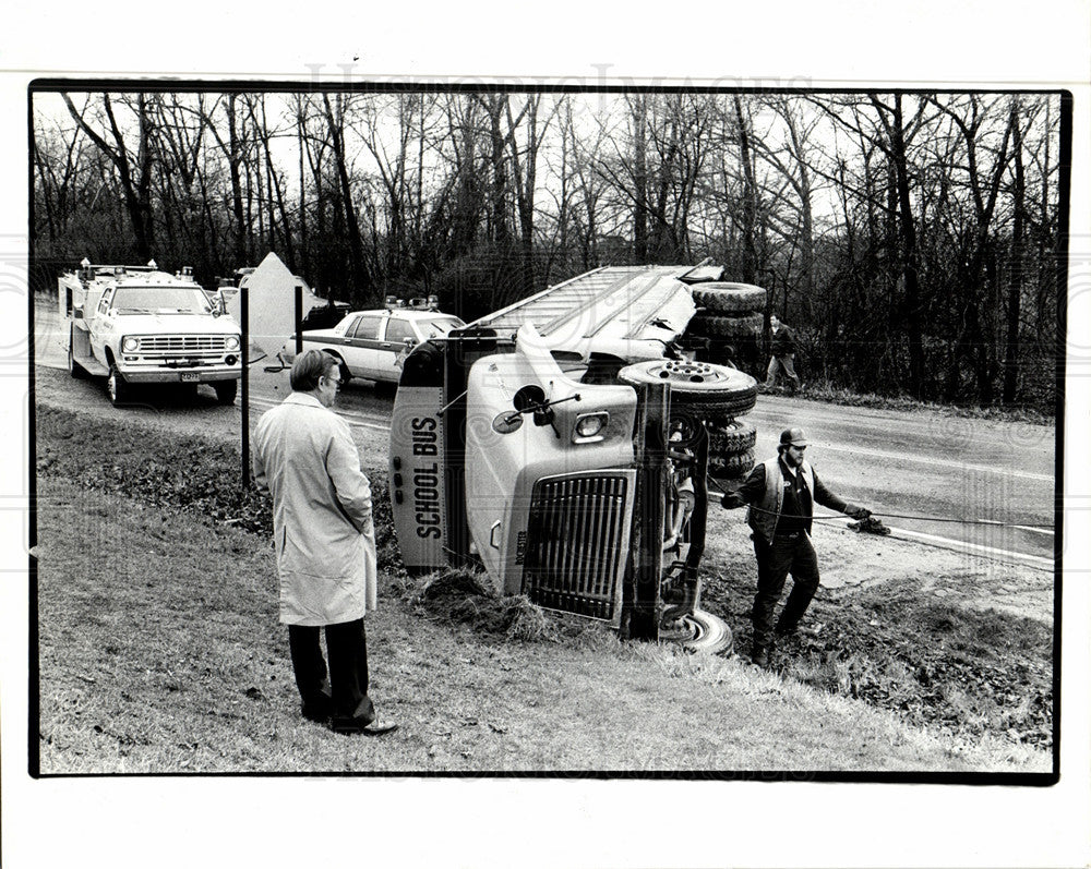 1984 Press Photo school bus wreck seat belts accident - Historic Images