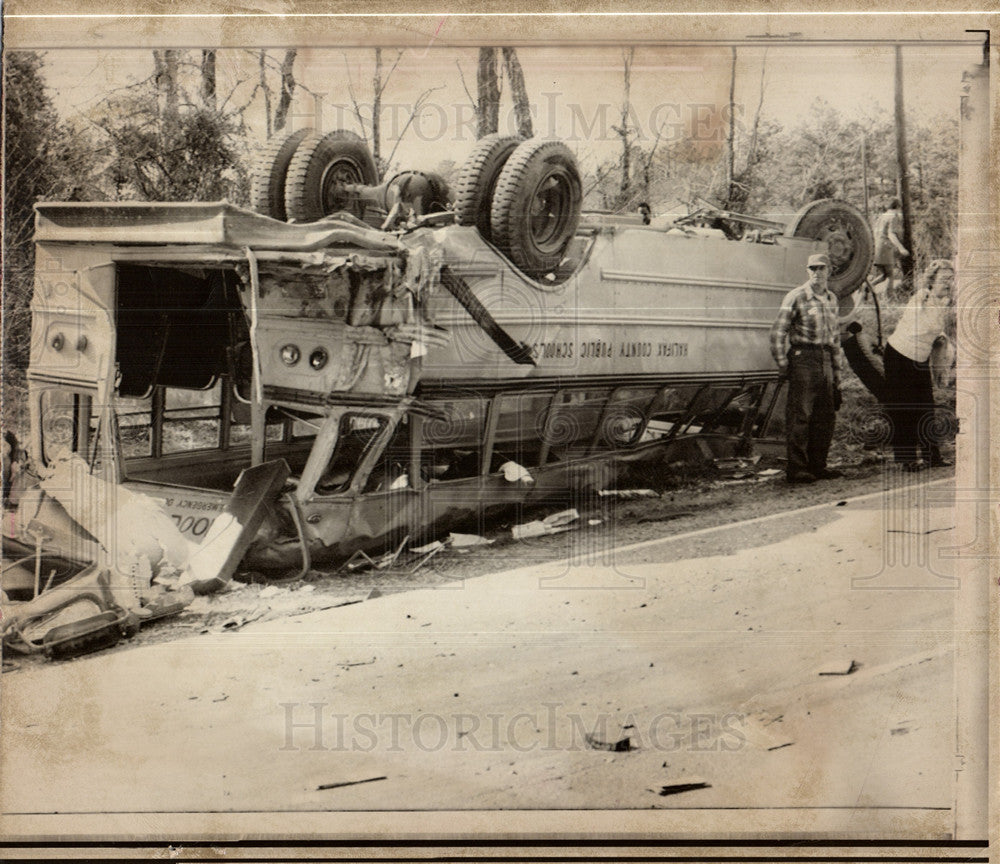1974 Press Photo School Bus fatal crash - Historic Images