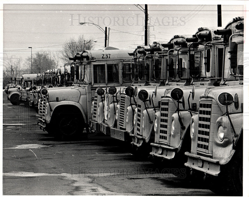 1987 Press Photo Detroit school buses - Historic Images