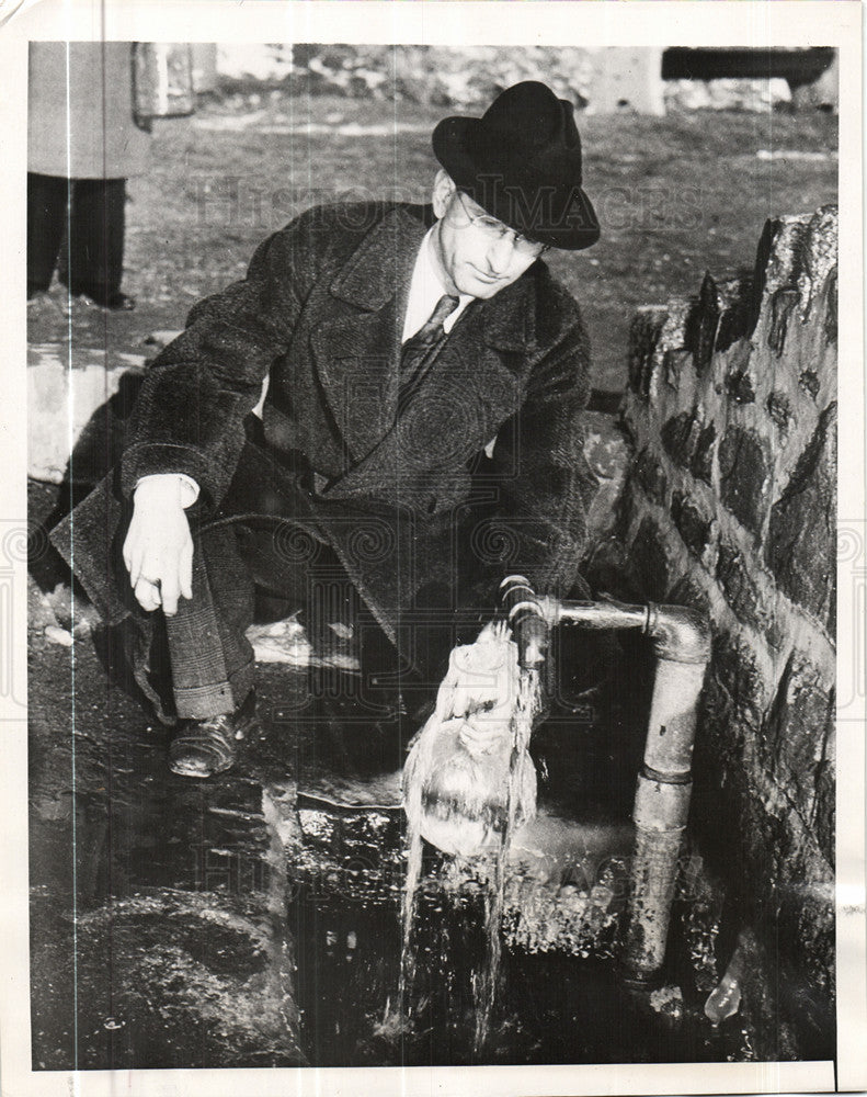 1939 Press Photo Radioactive Water - Historic Images