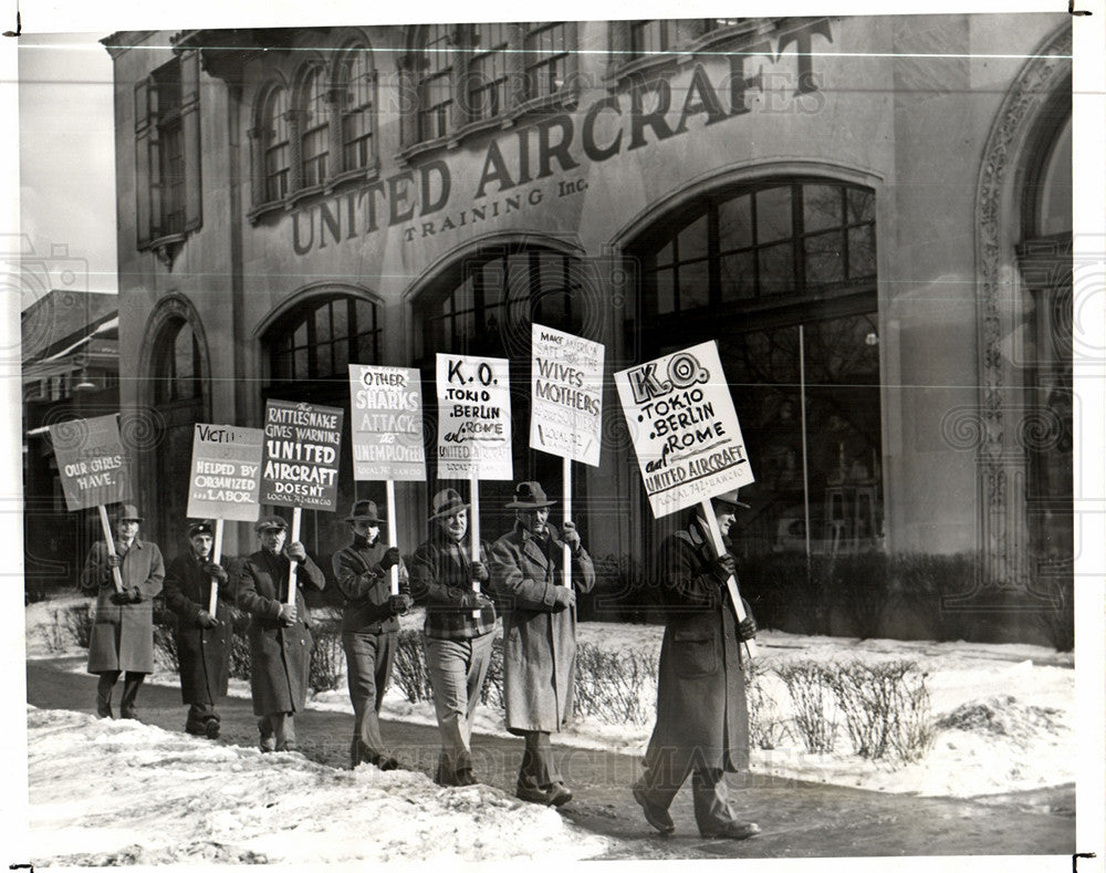 1943 Press Photo United Aircraft parade UAW demontratio - Historic Images