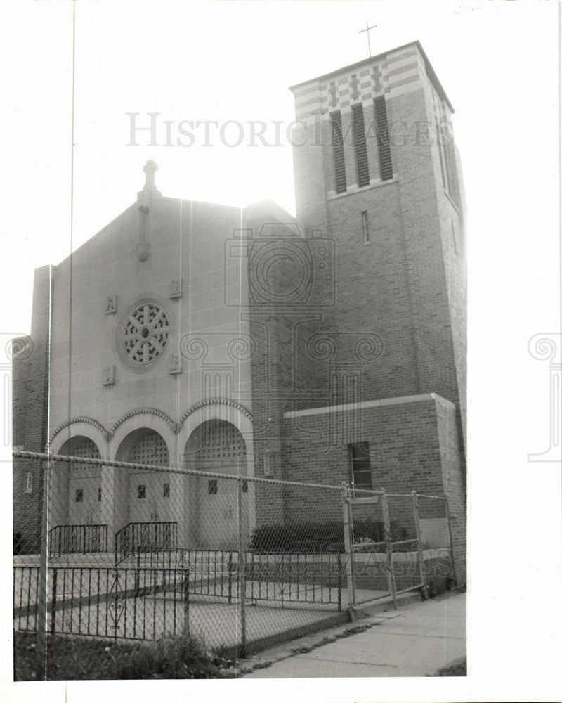 1988 Press Photo Resurrection Polish parish 1920 - Historic Images