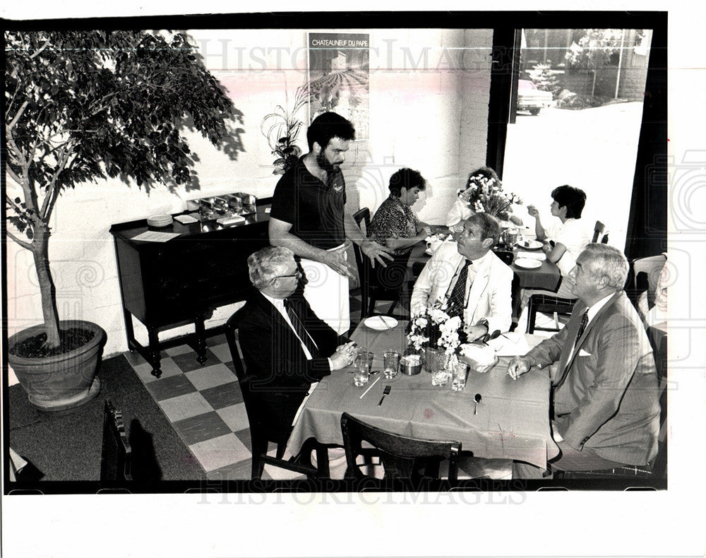 1987 Press Photo Traiteurs Bistro owner Paul Lavender - Historic Images