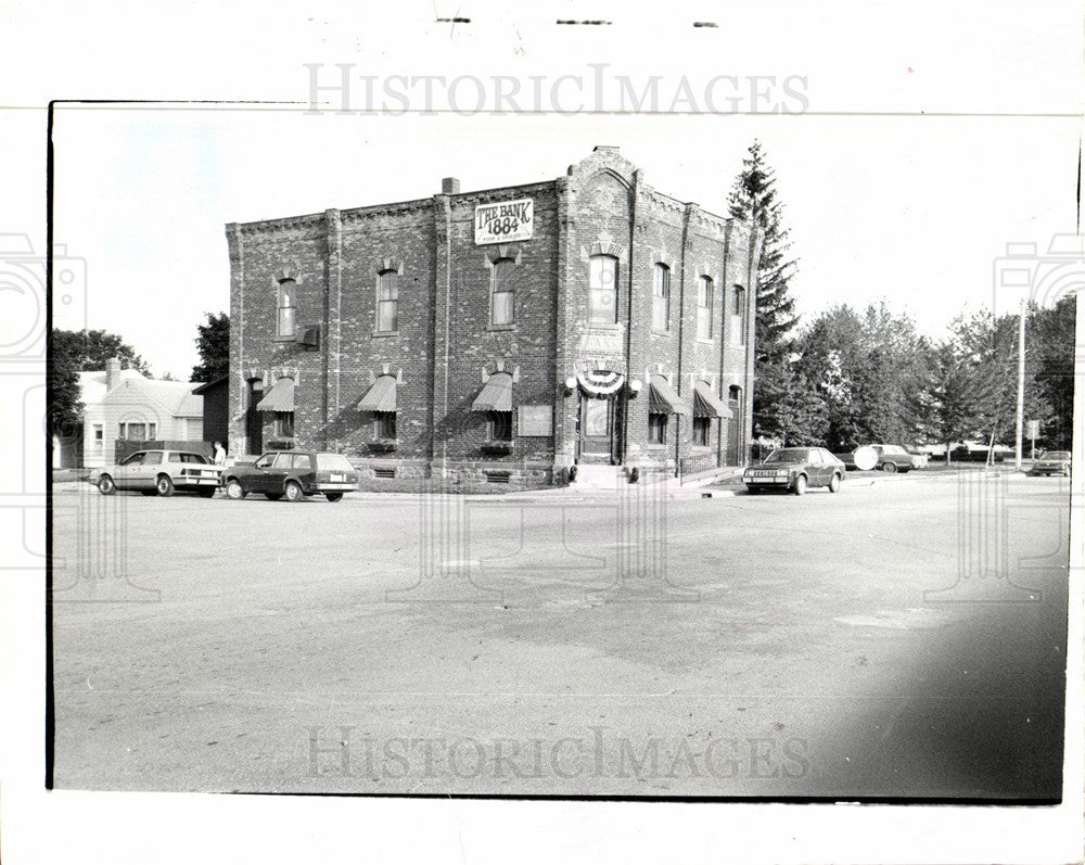 1985 Press Photo The Bank in Port Austin - Historic Images