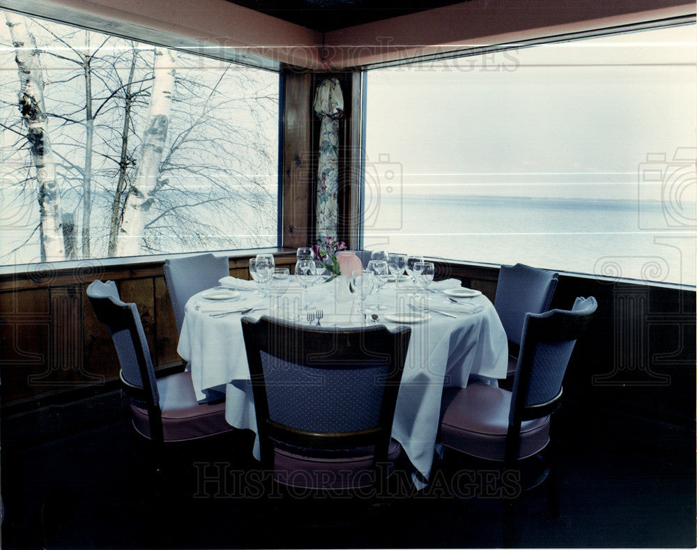 1992 Press Photo windows Grand Traverse Bay restaurant - Historic Images