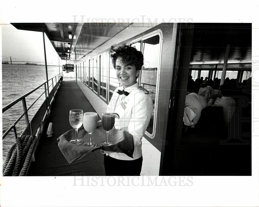 1986 Press Photo Star of Detroit cruise Catherine Greer - Historic Images