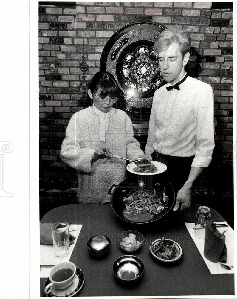 1985 Press Photo Koreana serve up Detroit - Historic Images