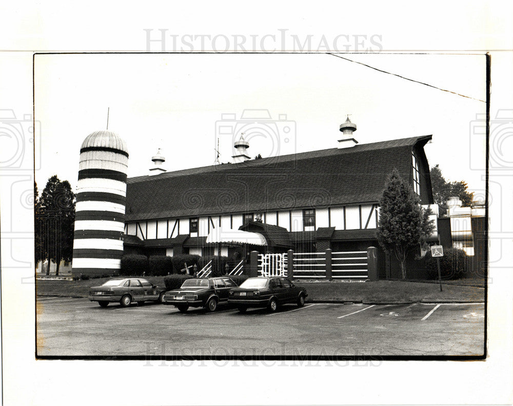 1990 Press Photo Haymakers restaurant dairy barn - Historic Images