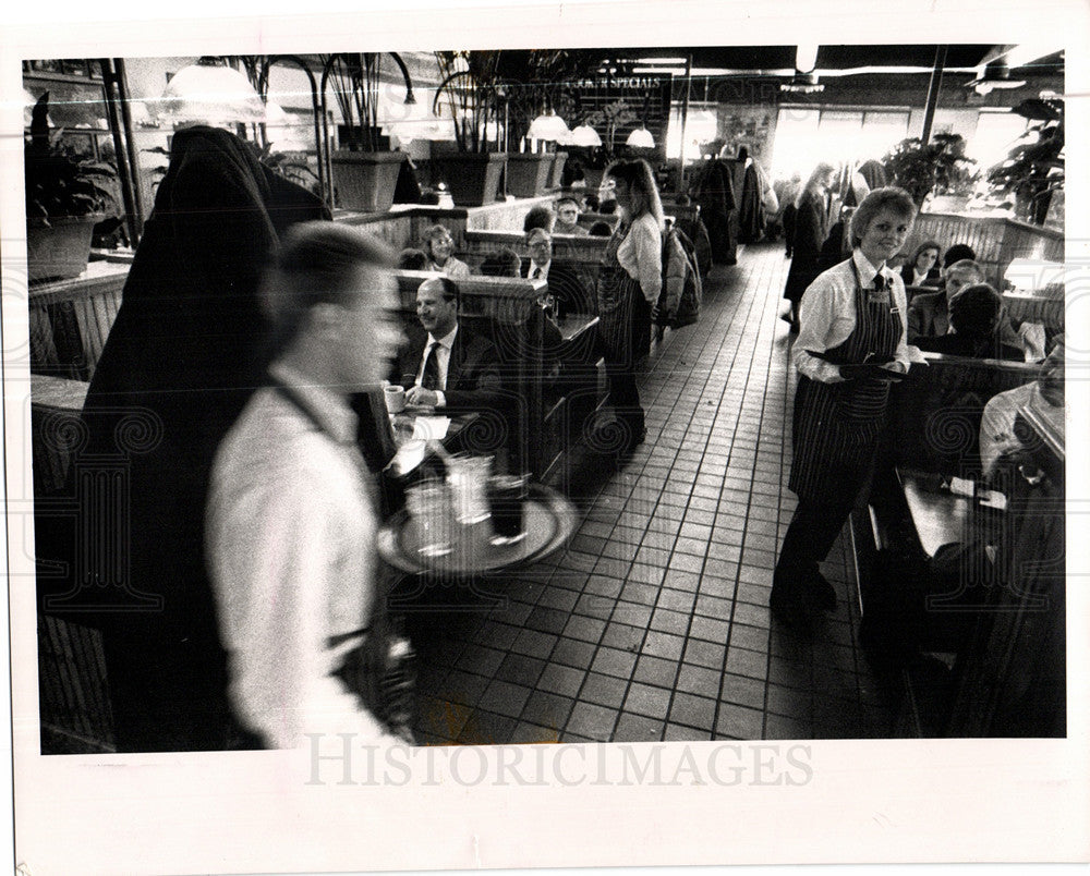 1989 Press Photo Cooker inLivonia first Michiganoutpost - Historic Images