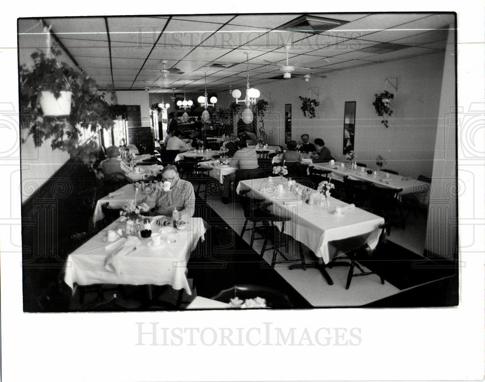 1990 Press Photo Diana meal haven polish food - Historic Images