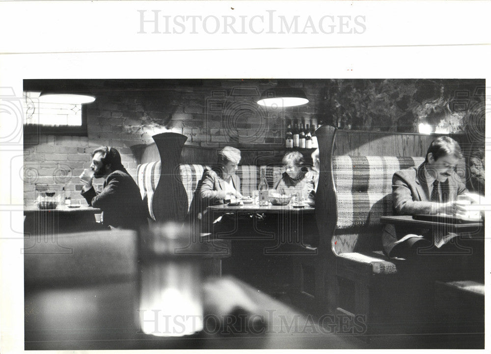 1986 Press Photo Earle  Ann Arbor Restaurant - Historic Images