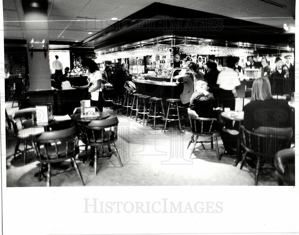 1991 Press Photo Cheers Pub restaurant Metro Airport - Historic Images